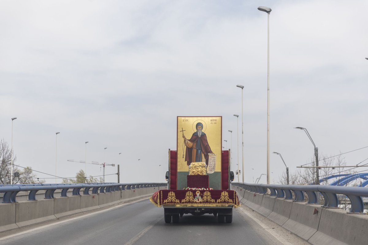 Procesiune cu moaştele Sfântului Dimitrie cel Nou pe străzile Capitalei 142177