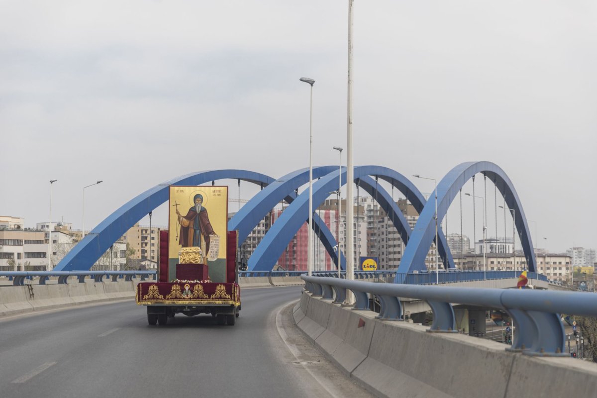 Procesiune cu moaştele Sfântului Dimitrie cel Nou pe străzile Capitalei 142179