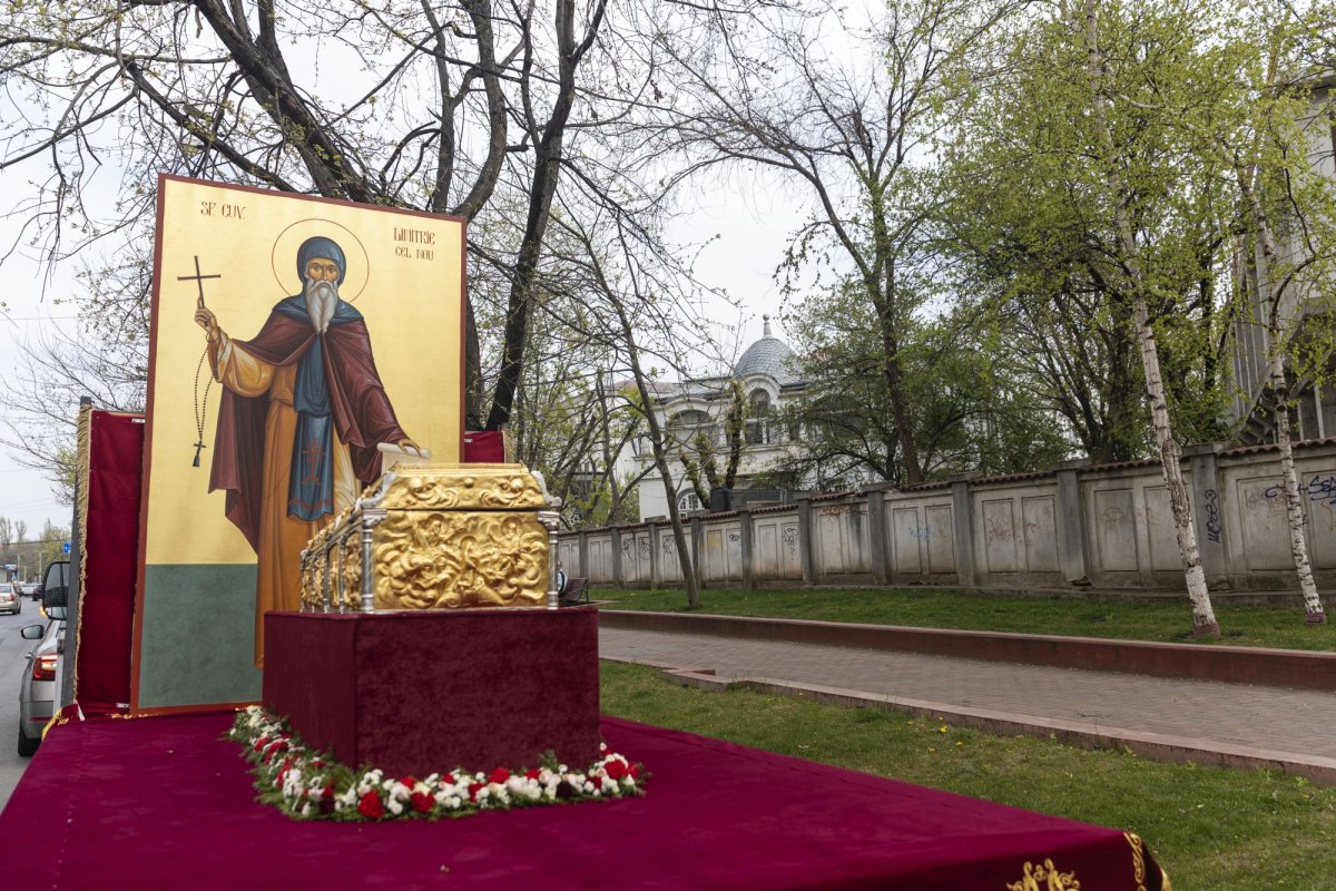 Procesiune cu moaştele Sfântului Dimitrie cel Nou pe străzile Capitalei 142181