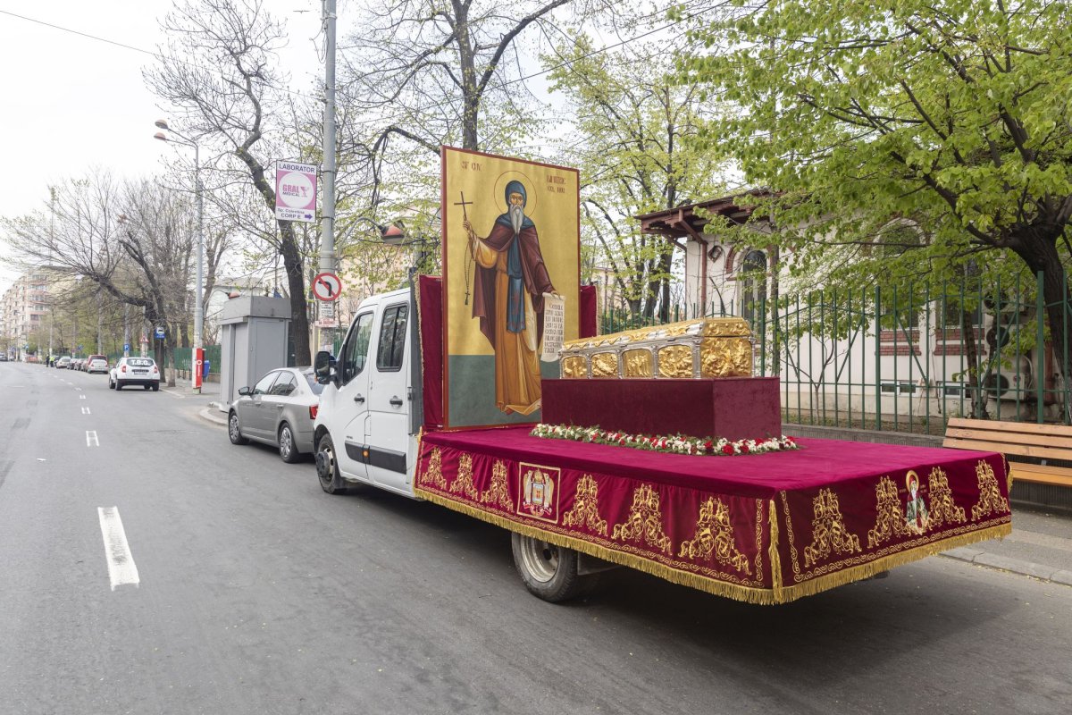 Procesiune cu moaştele Sfântului Dimitrie cel Nou pe străzile Capitalei 142182