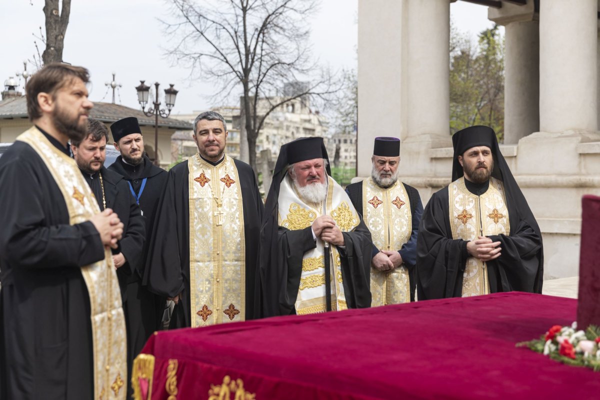Procesiune cu moaştele Sfântului Dimitrie cel Nou pe străzile Capitalei 142185