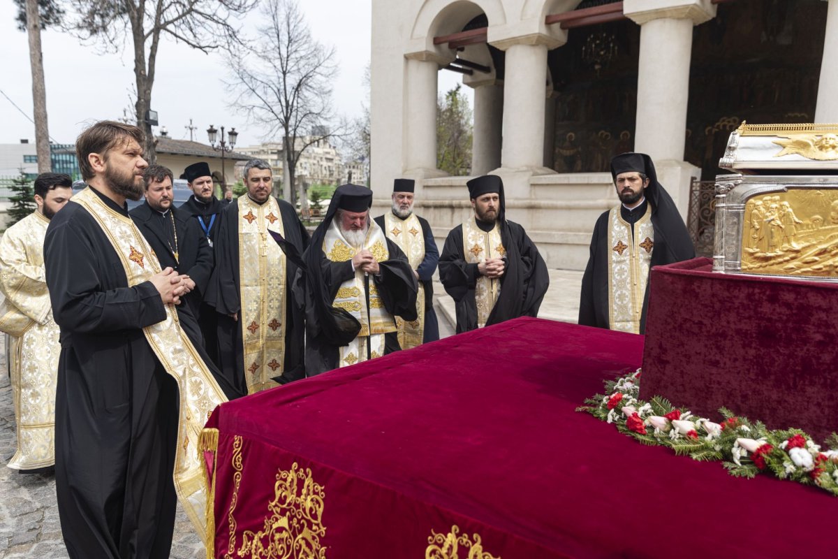 Procesiune cu moaştele Sfântului Dimitrie cel Nou pe străzile Capitalei 142186