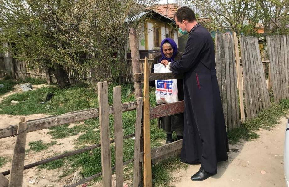 Biserica susţine în continuare cadrele medicale şi persoanele aflate în dificultate 142295