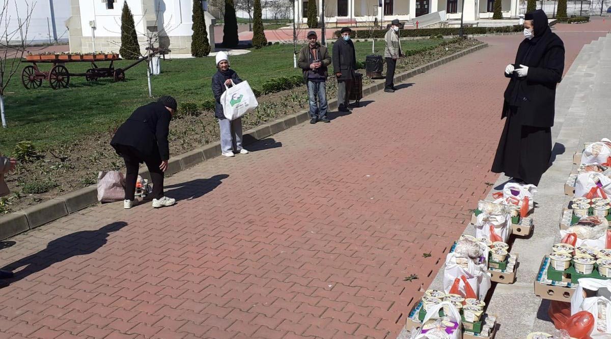 Acţiune social-filantropică la Roman 142526