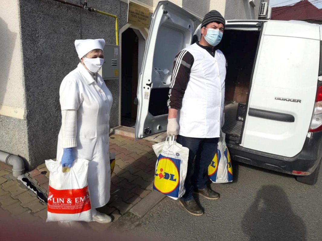 Materiale de protecţie pentru spitale şi hrană pentru persoanele vulnerabile în Alba şi Mureş 142515