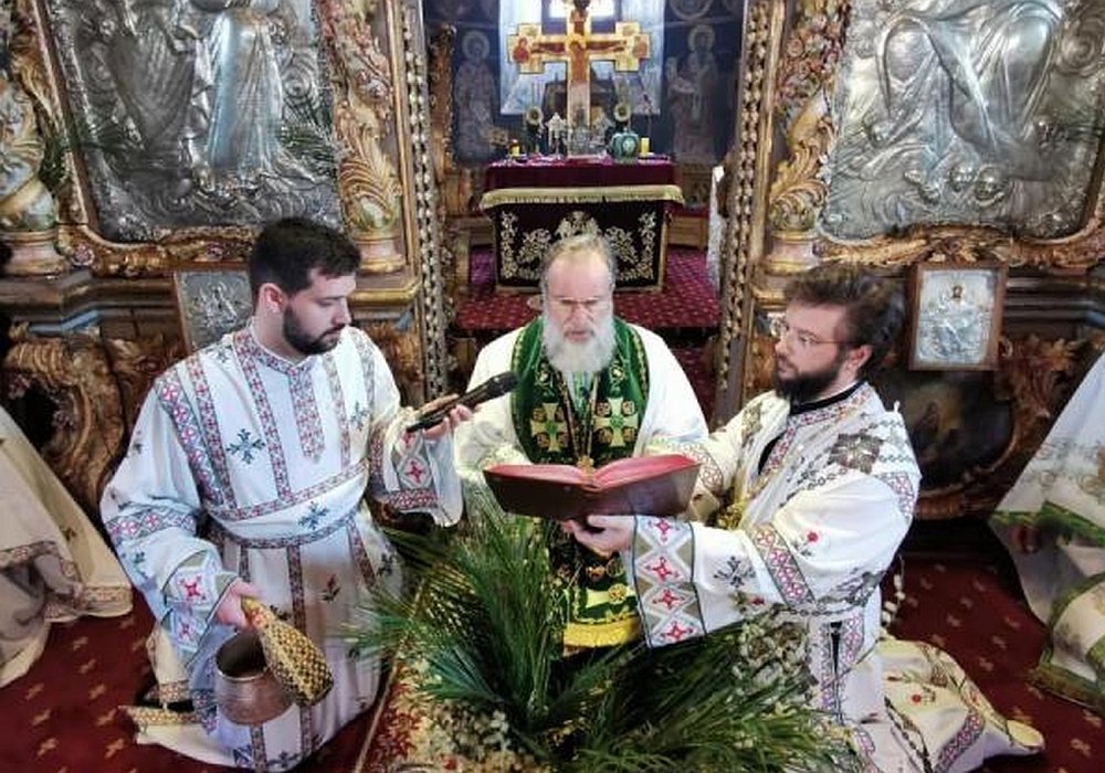 Duminica Floriilor, sărbătorită în Catedrala Arhiepiscopală din Roman 142727