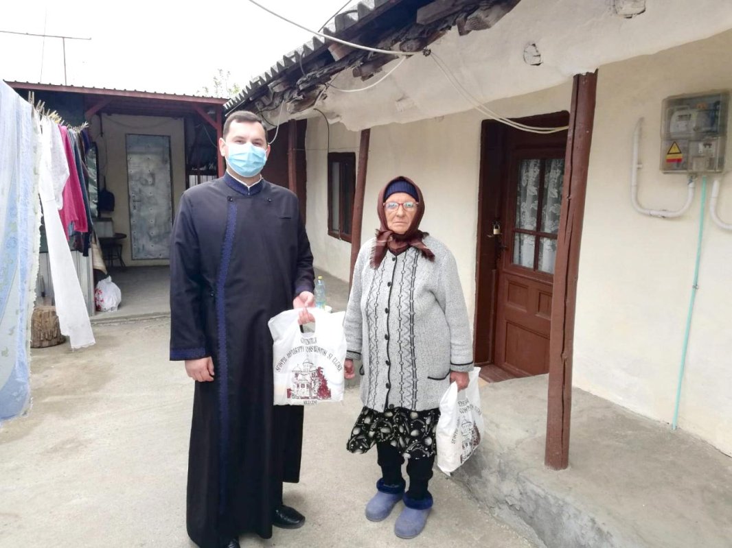 Bucuria dăruirii continuă la parohii 143024