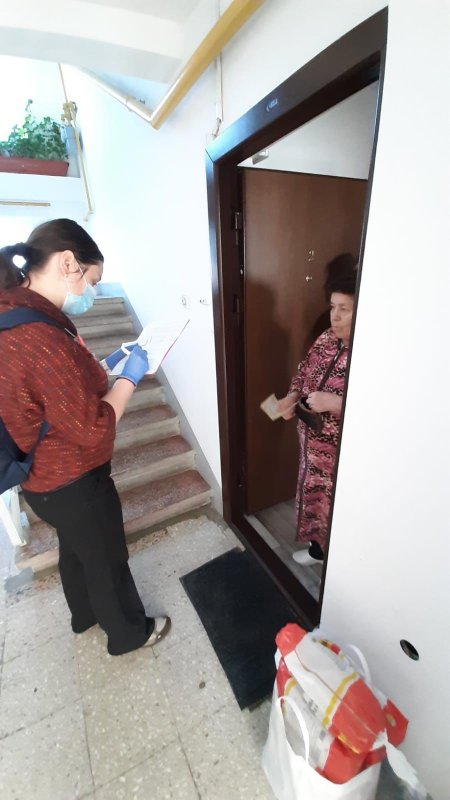 Voluntari braşoveni în sprijinul vârstnicilor și spitalelor 142869