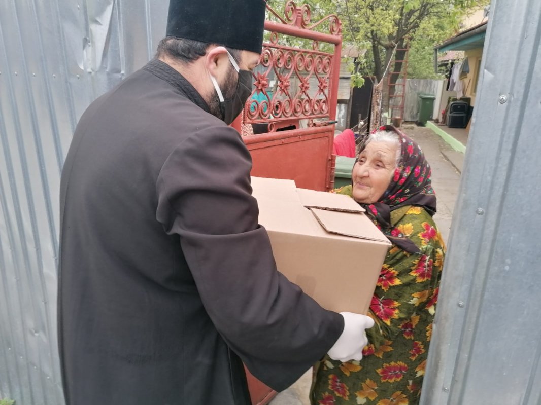 Acţiunile filantropice din eparhii continuă în perioada pascală 143309