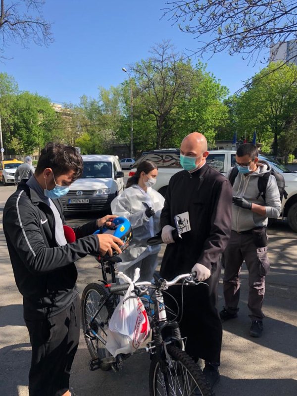 Acţiunile filantropice din eparhii continuă în perioada pascală 143311