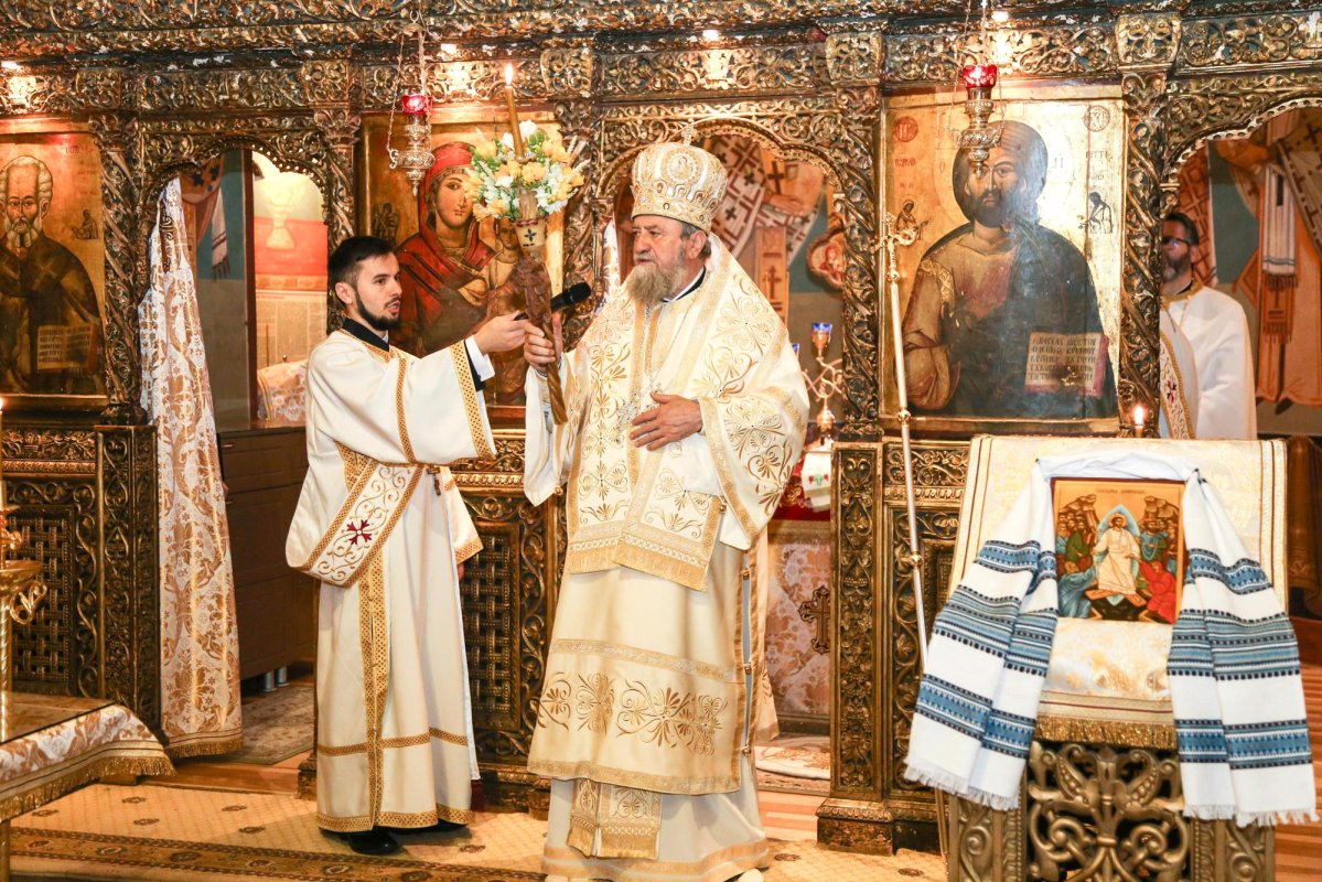 „Mântuitorul Care a înviat din morţi ne ajută şi ne binecuvântează să ieşim victorioşi şi încrezători” 143354