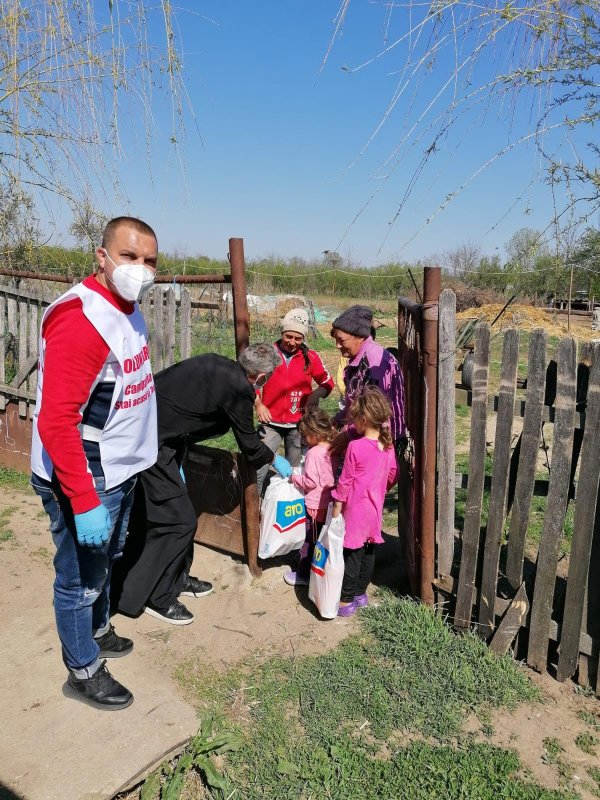 Ajutorarea semenilor și a instituțiilor medicale continuă 143390