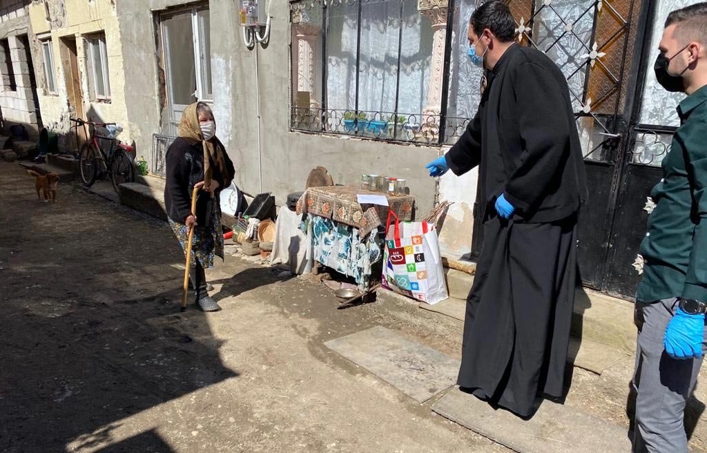 Ajutorarea semenilor și a instituțiilor medicale continuă 143394