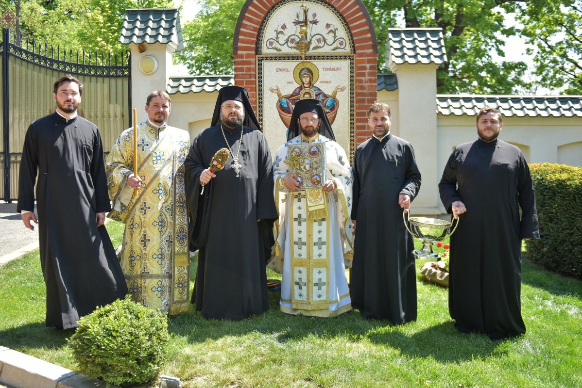 Hristos Domnul și Maica Sa sunt izvor de tămăduiri pentru credincioși 143578