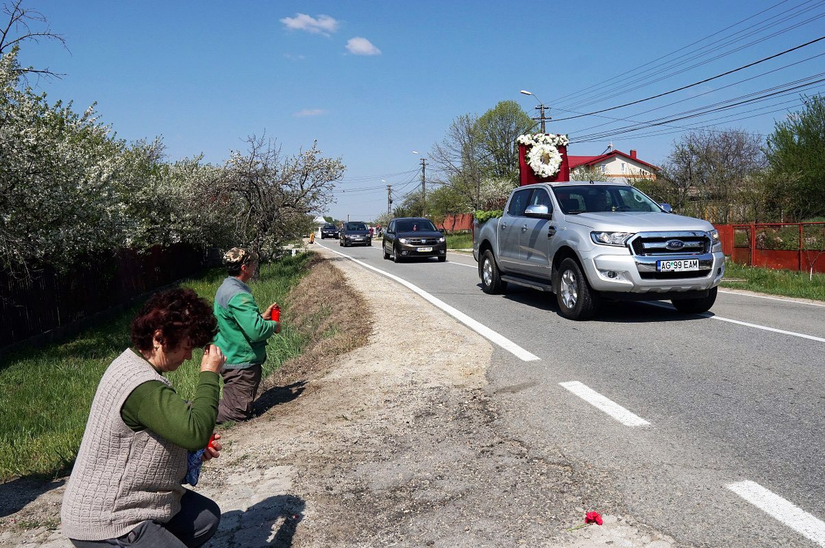 Procesiune cu moaștele Sfintei Mucenițe Filofteia în județul Argeș 143568