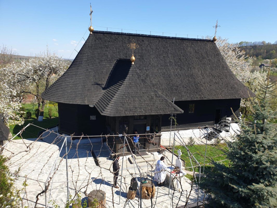 Făclia vie a Paștilor Blajinilor la Rădășeni 143642