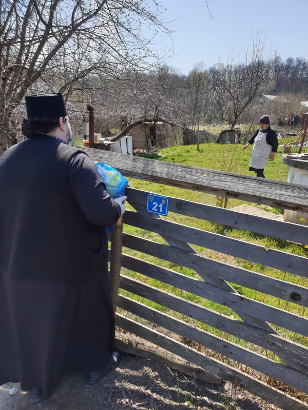 Făclia vie a Paștilor Blajinilor la Rădășeni 143645