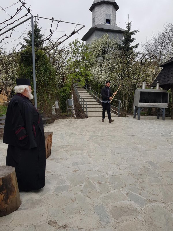 Făclia vie a Paștilor Blajinilor la Rădășeni 143648