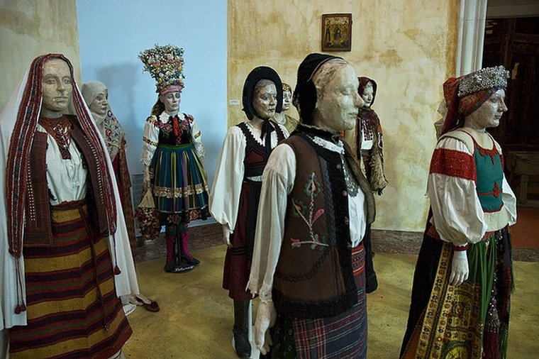 O călătorie virtuală prin tradiția portului popular românesc 143695