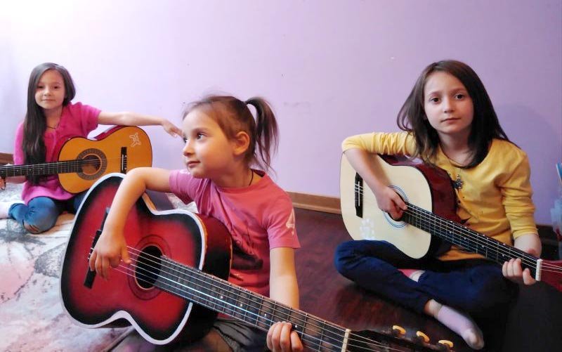 Acțiuni caritabile și slujiri arhierești în diaspora ortodoxă românească 143717