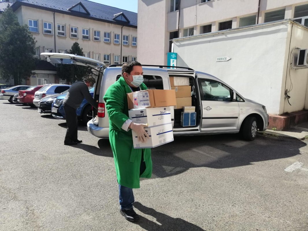 Fundația „Împreună pentru Solidaritate Socială” donează materiale sanitare Spitalului Județean Neamț 143960