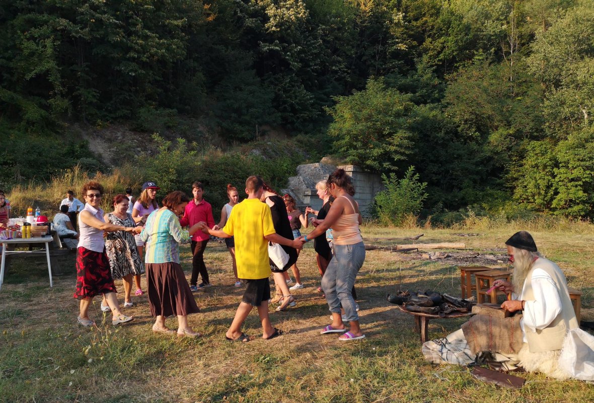 Liga femeilor vâlcene, lucrare sub ocrotirea Maicii Domnului 143936