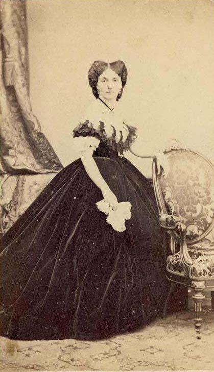 Elena Cuza unea inimile spre acte de binefacere 144108