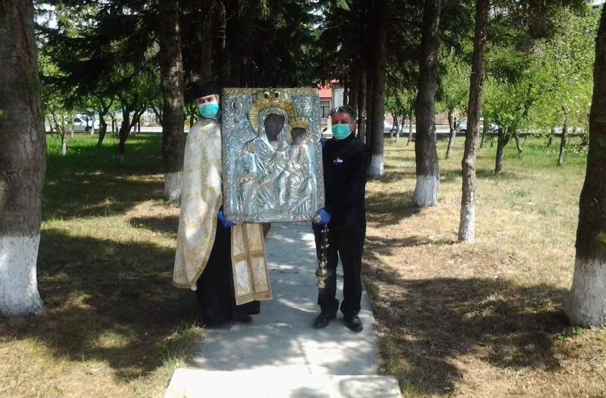 Procesiune cu icoana Maicii Domnului în Protopopiatul Bacău 144088