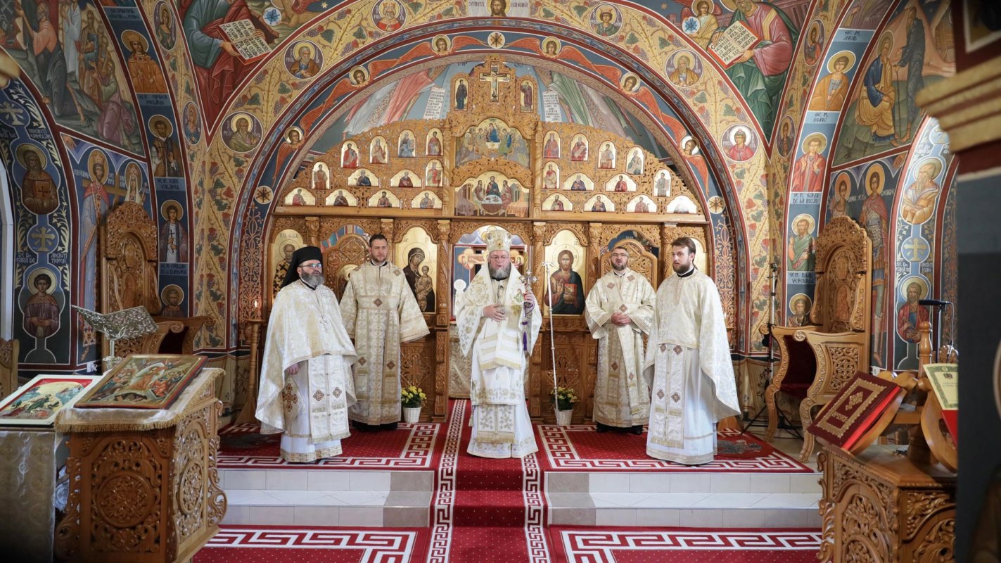 Sfintele femei mironosiţe au primit în dar bucuria de a se întâlni cu Mântuitorul înviat 144090