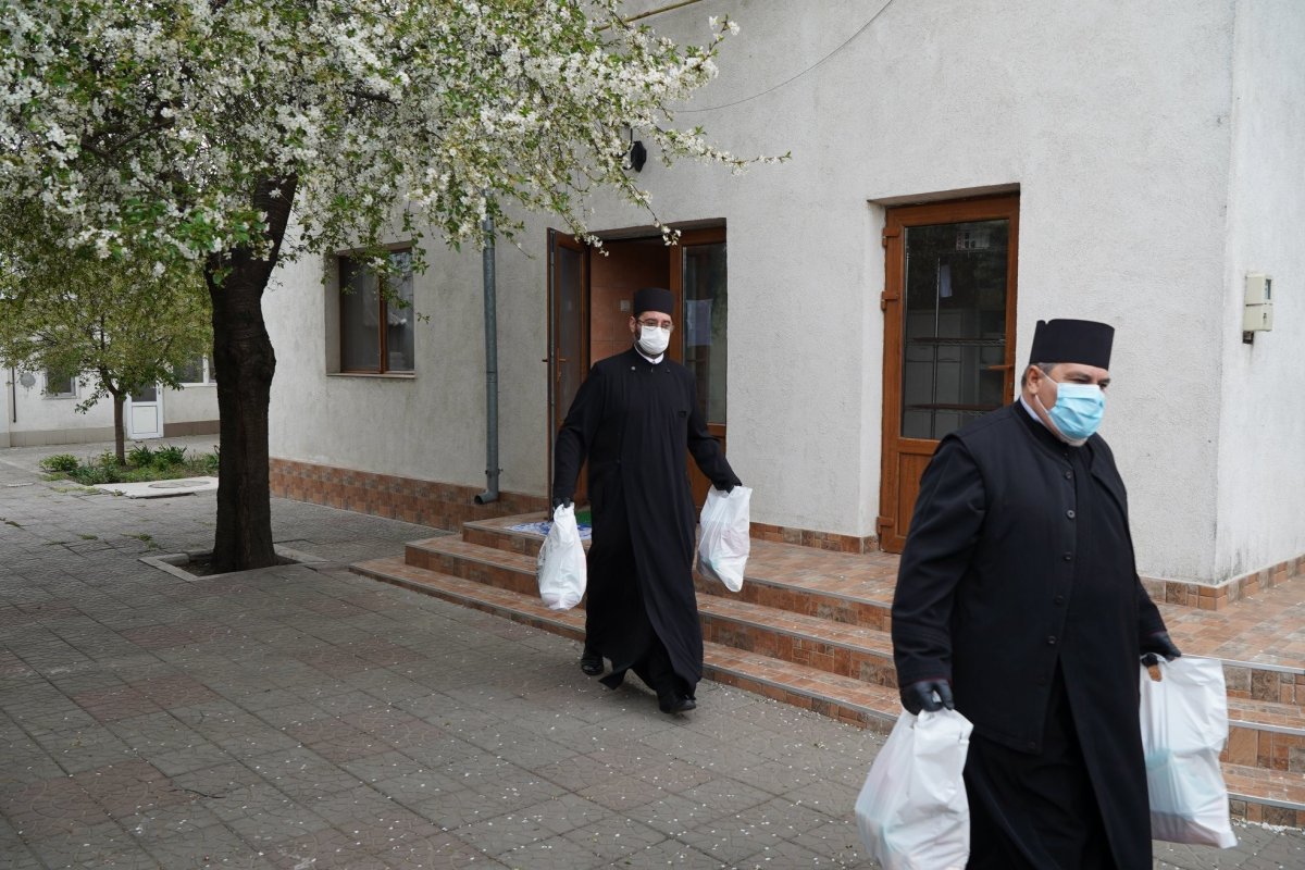 Un nou ajutor financiar și material oferit  de Patriarhia Română celor afectați de pandemie în perioada 28 aprilie - 4 mai 2020 144179