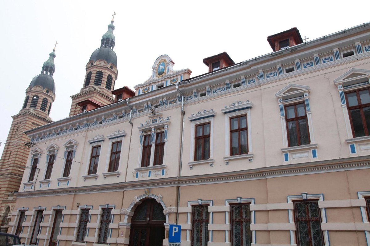 Arhiepiscopia Sibiului sprijină elevii nevoiaşi şi preoţii cu venituri reduse 144306