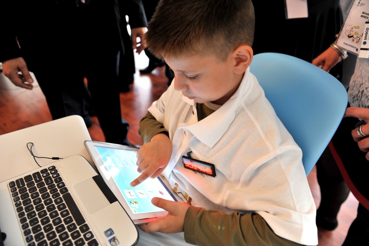 Propuneri pentru dotarea copiilor defavorizați  cu calculatoare 144356