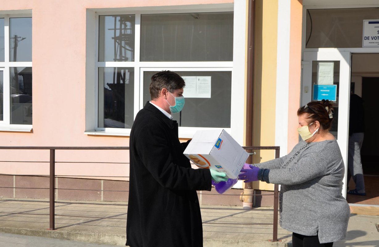 Ajutoare pentru persoane vulnerabile şi sprijin pentru instituţii, în judeţul Hunedoara 144383