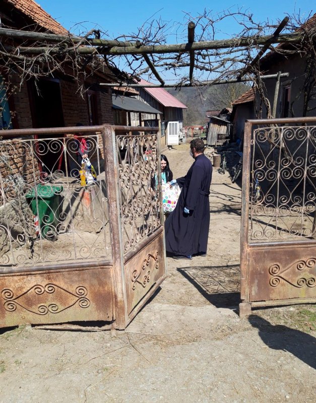 Ajutoare pentru persoane vulnerabile şi sprijin pentru instituţii, în judeţul Hunedoara 144384