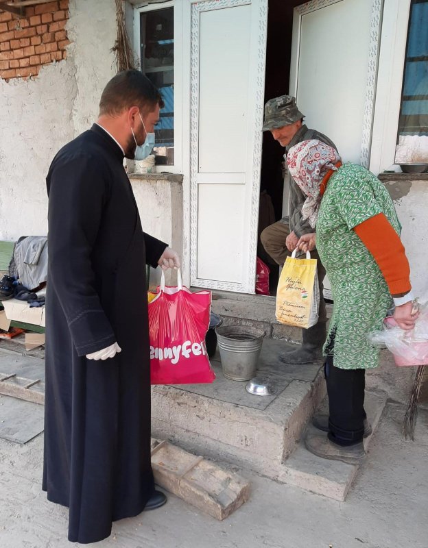 Ajutoare pentru persoane vulnerabile şi sprijin pentru instituţii, în judeţul Hunedoara 144385