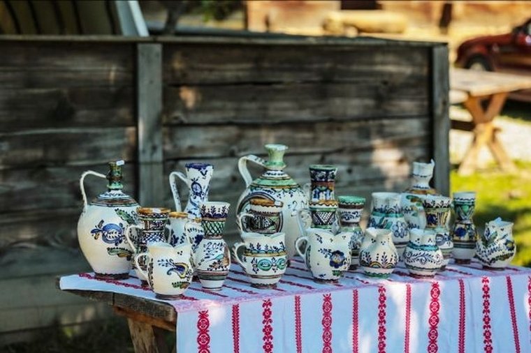 Universul satului românesc 144580