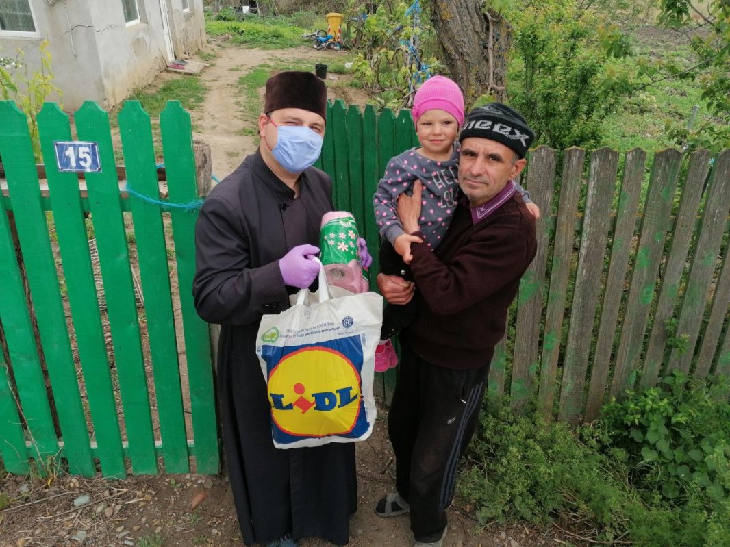 Responsabilitate și implicare socială în comunități sărace 144663