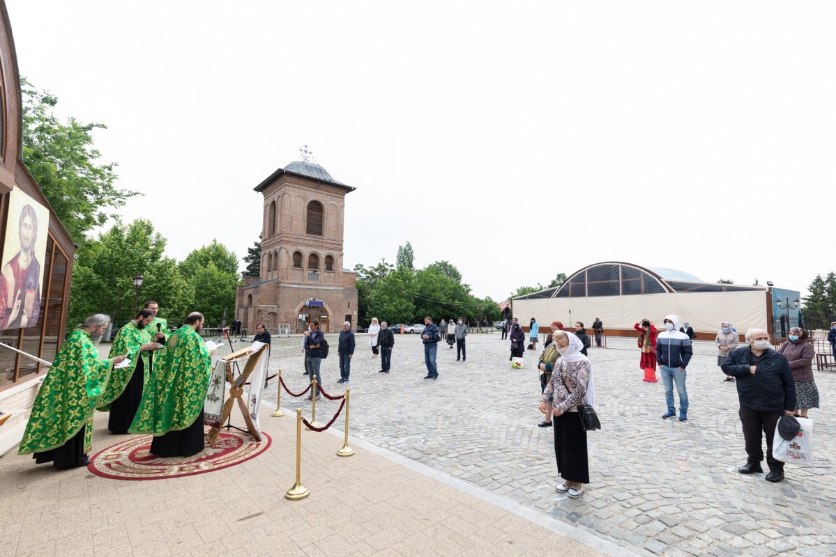 Prima Sfântă Liturghie pe Colina Bucuriei după încetarea stării de urgență  144763