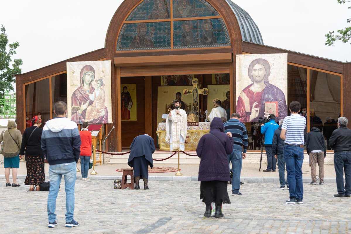 Prima Sfântă Liturghie pe Colina Bucuriei după încetarea stării de urgență  144769