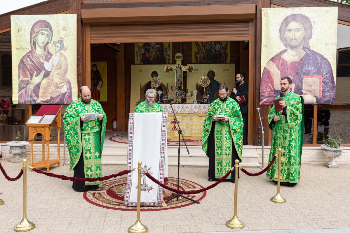 Prima Sfântă Liturghie pe Colina Bucuriei după încetarea stării de urgență  144776