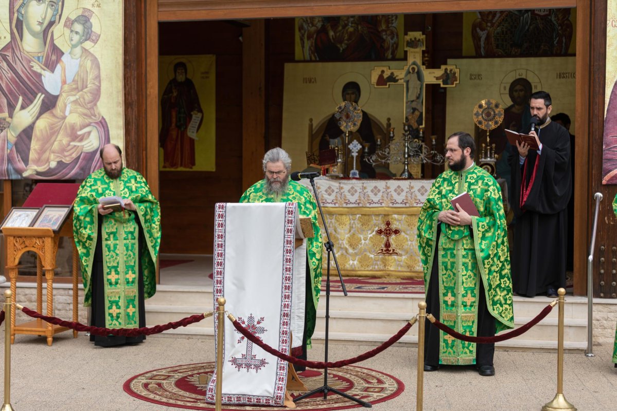 Prima Sfântă Liturghie pe Colina Bucuriei după încetarea stării de urgență  144778