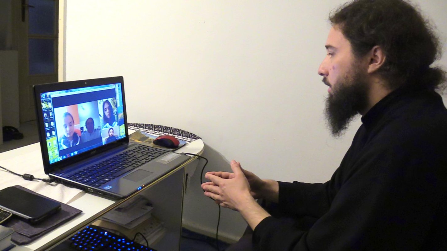 Ore de religie on-line pentru elevii români din Ungaria 144806