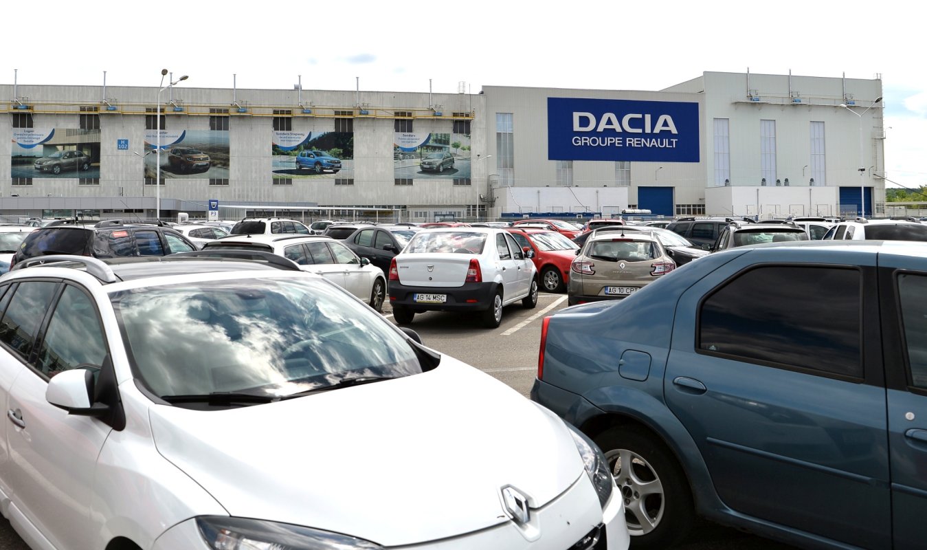 Piaţa auto a scăzut cu aproape o treime 144966