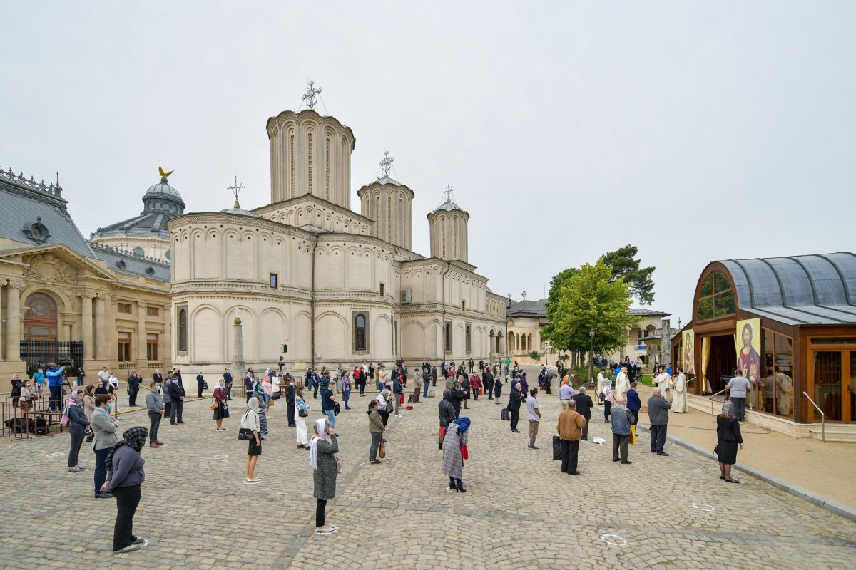 Sfinţii Împăraţi Constantin şi Elena, prăznuiţi pe Colina Bucuriei 144970