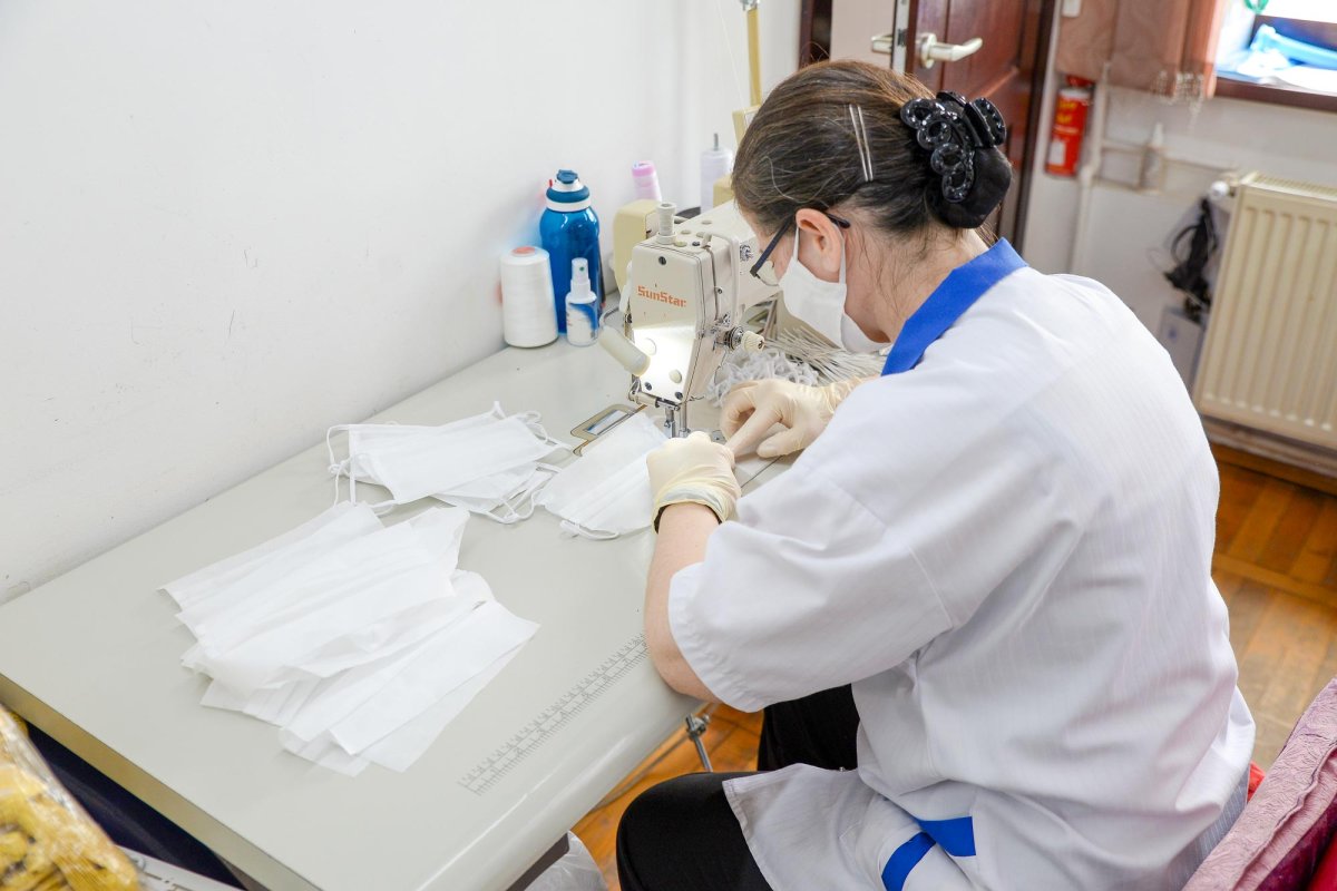 Arhiepiscopia Bucureştilor sprijină unităţile de cult cu măşti de protecţie 144983