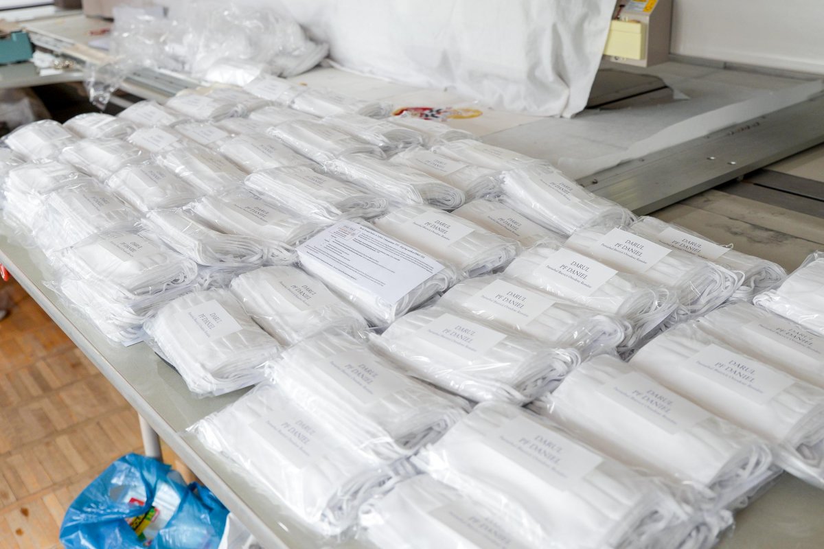 Arhiepiscopia Bucureştilor sprijină unităţile de cult cu măşti de protecţie 144984