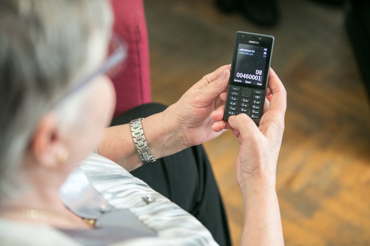 Tot mai mulți apelanți la Telefonul Vârstnicului 145187