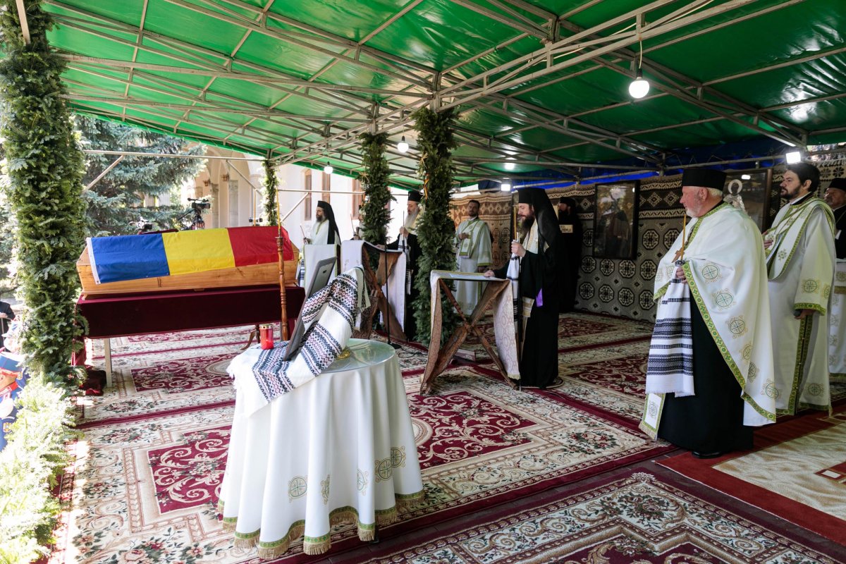 Arhiepiscopul Pimen, depus spre veşnică odihnă 145302