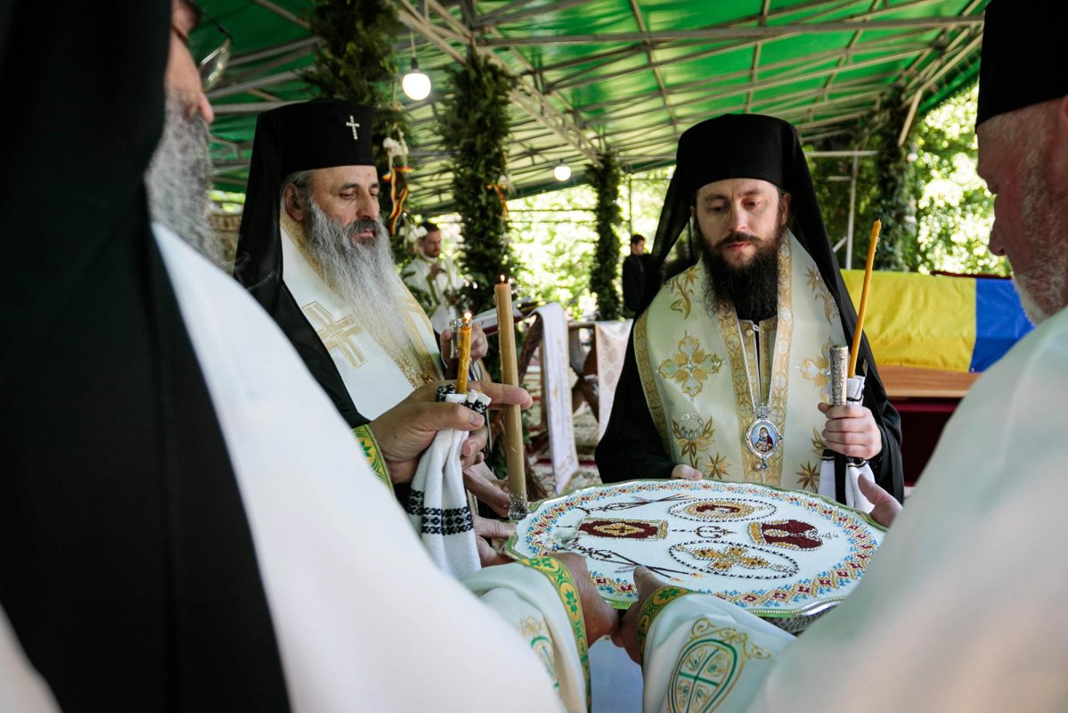 Arhiepiscopul Pimen, depus spre veşnică odihnă 145303