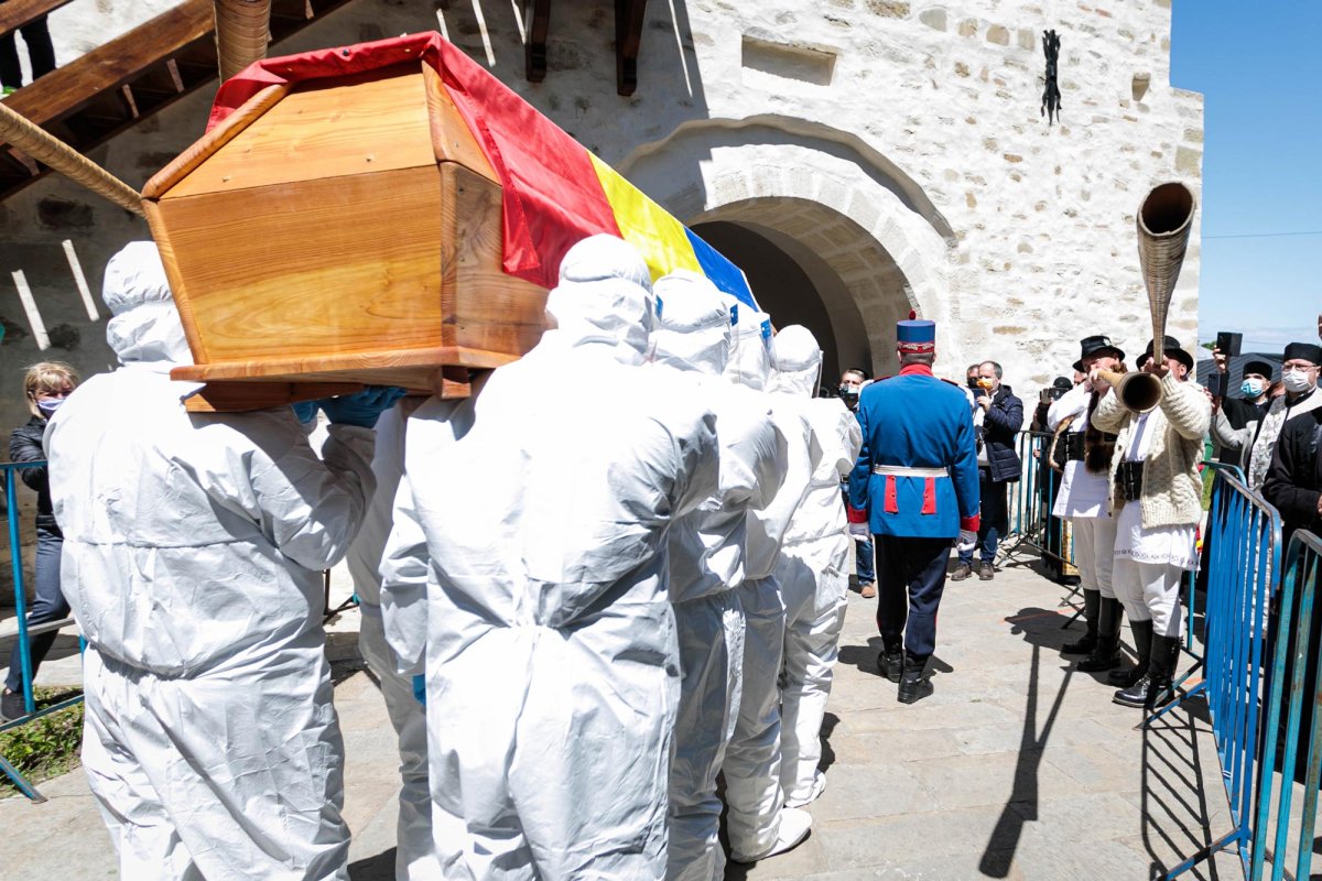 Arhiepiscopul Pimen, depus spre veşnică odihnă 145305